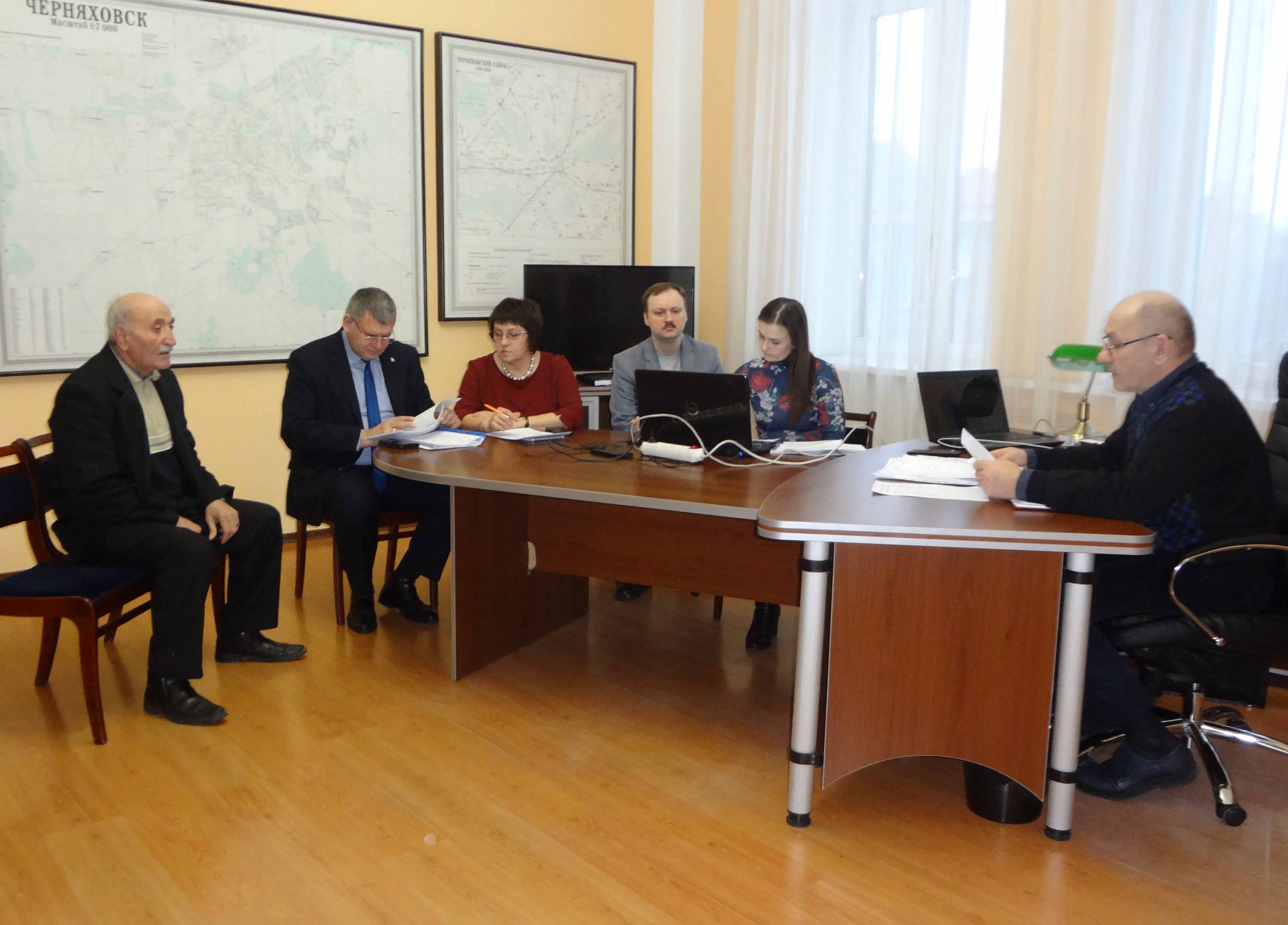 иНа прошлой неделе глава округа Олег Луцук в сопровождении директора МБУ «Каменское» Галины Башкатовой побывал в двух хозяйствах,работающих на территории поселка Державино. Вначале он посетил сельскохозяйственный потребительский перерабатывающий кооперати иНа прошлой неделе глава округа Олег Луцук в сопровождении директора МБУ «Каменское» Галины Башкатовой побывал в двух хозяйствах,работающих на территории поселка Державино. Вначале он посетил сельскохозяйственный потребительский перерабатывающий кооперати